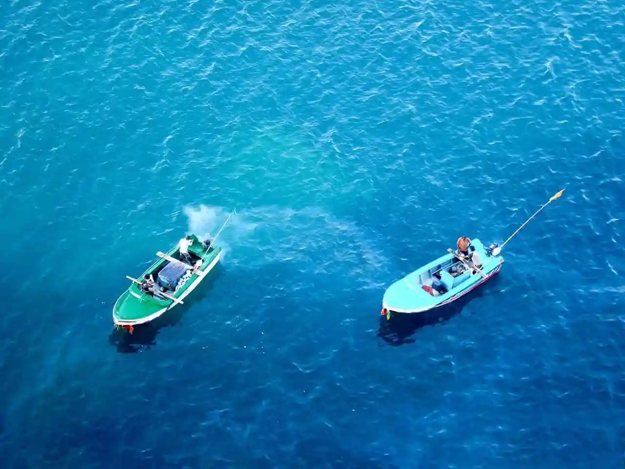 Boat tours in blue ocean Trincomalee