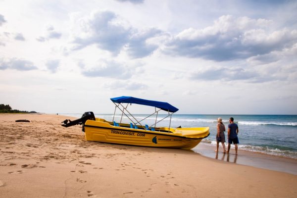 yellow boat private tour